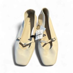 Zara Women's Cream Loafers with Strap